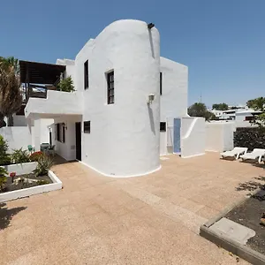 https://awesome-solarium-villa-in-puerto-del-carmen-beach.puertodelcarmen-hotels.org